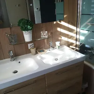 Dans Jolie Maison Avec Jardin Au Calme Habitación en casa particular